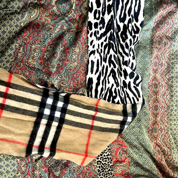 BURBERRY LEOPARD PRINT AND CHECK CASHMERE SCARF IN BLACK - Picture 2 of 4